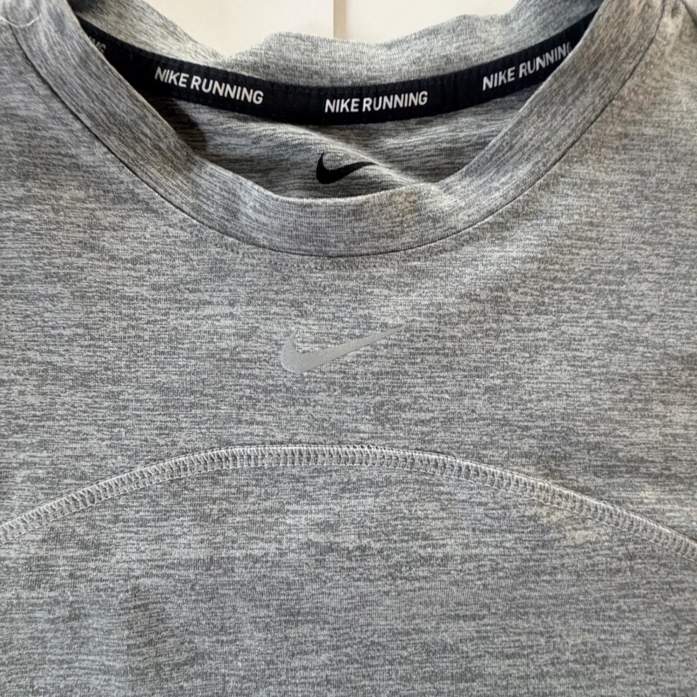 Nike Dri Fit Long Sleeve Running Top Women SM Gray Stretch Thumbholes Zip Pocket